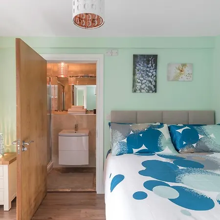 Апартаменты Spacious 2-bedroom Near O'connell St *