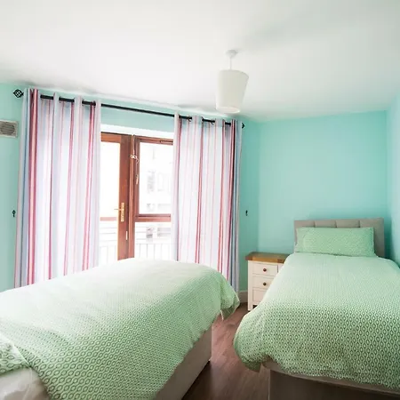 Spacious 2-bedroom Near O'connell St